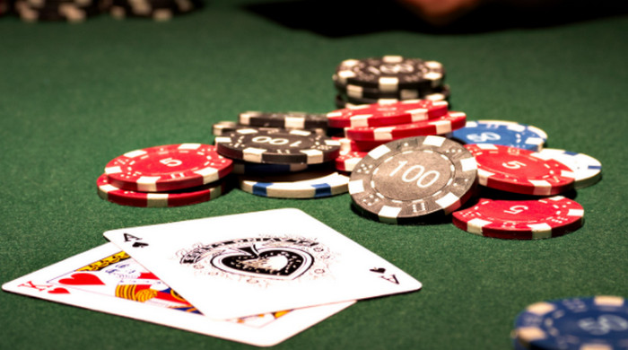 Chi tiết luật chơi bài tố, cách chơi xì tố 5 cây kiếm tiền 2022